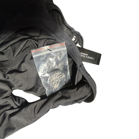 CARMEN MARC VALVO Black One
Shoulder cut out one piece swimsuit size 10 NWT - Picture 10 of 11